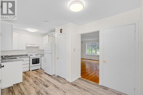 933 Greenbriar Avenue, Ottawa, ON - Indoor Photo Showing Kitchen With Double Sink