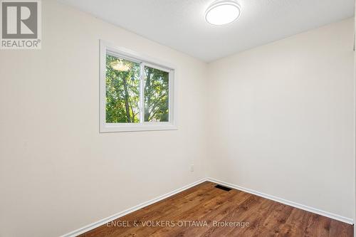 933 Greenbriar Avenue, Ottawa, ON - Indoor Photo Showing Other Room