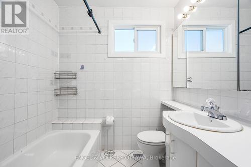 933 Greenbriar Avenue, Ottawa, ON - Indoor Photo Showing Bathroom