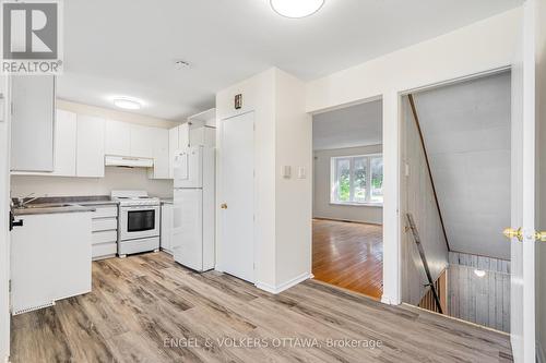 933 Greenbriar Avenue, Ottawa, ON - Indoor Photo Showing Kitchen With Double Sink