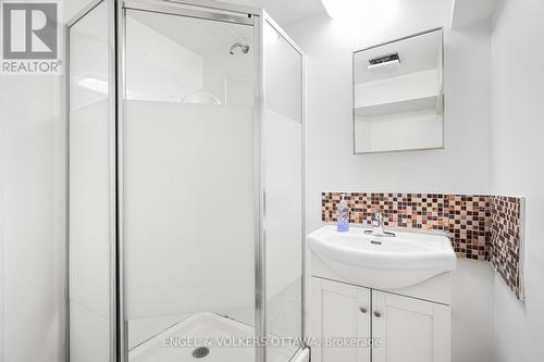 933 Greenbriar Avenue, Ottawa, ON - Indoor Photo Showing Bathroom
