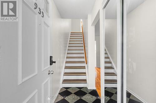 933 Greenbriar Avenue, Ottawa, ON - Indoor Photo Showing Other Room