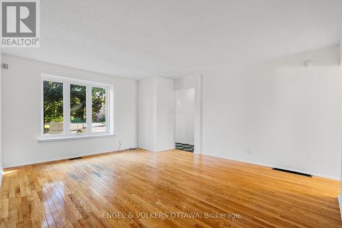 933 Greenbriar Avenue, Ottawa, ON - Indoor