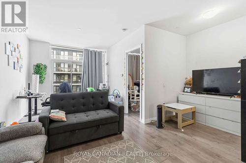 1501 - 65 Watergarden Drive, Mississauga, ON - Indoor Photo Showing Living Room