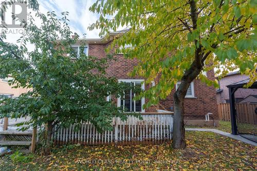 1448 Mayors Manor, Oakville, ON - Outdoor