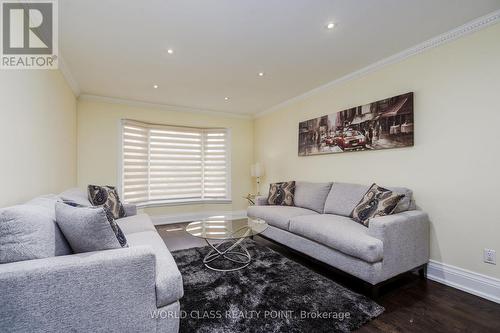 1448 Mayors Manor, Oakville, ON - Indoor Photo Showing Living Room