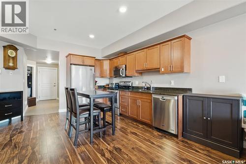 305 412 Willowgrove Square, Saskatoon, SK - Indoor Photo Showing Kitchen With Stainless Steel Kitchen