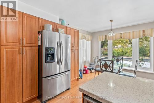 12 Robinson Crescent, Whitby, ON - Indoor Photo Showing Kitchen With Stainless Steel Kitchen