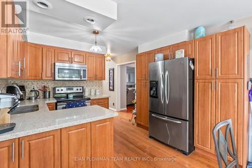 12 Robinson Crescent, Whitby, ON - Indoor Photo Showing Kitchen With Stainless Steel Kitchen With Double Sink