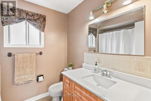 12 Robinson Crescent, Whitby, ON - Indoor Photo Showing Bathroom