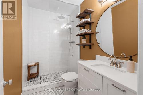2 Lower Charlotte Street, Ottawa, ON - Indoor Photo Showing Bathroom