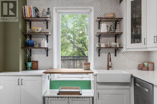 2 Lower Charlotte Street, Ottawa, ON - Indoor Photo Showing Kitchen