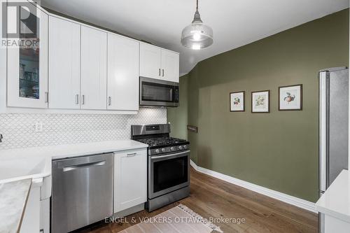 2 Lower Charlotte Street, Ottawa, ON - Indoor Photo Showing Kitchen