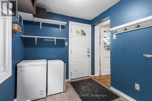 2 Lower Charlotte Street, Ottawa, ON - Indoor Photo Showing Laundry Room