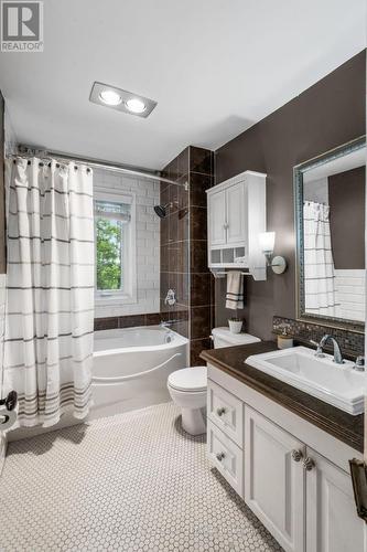 2 Lower Charlotte Street, Ottawa, ON - Indoor Photo Showing Bathroom