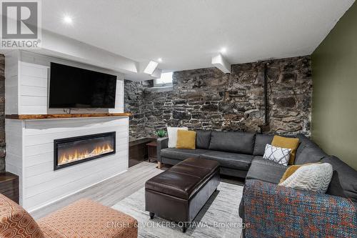 2 Lower Charlotte Street, Ottawa, ON - Indoor Photo Showing Living Room With Fireplace