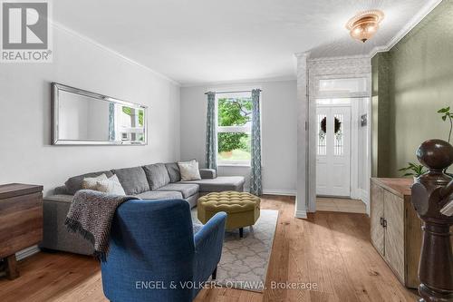 2 Lower Charlotte Street, Ottawa, ON - Indoor Photo Showing Living Room