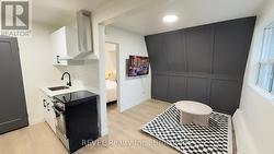 60 TRILLER AVENUE N  Toronto (Roncesvalles), ON M6R 2H8