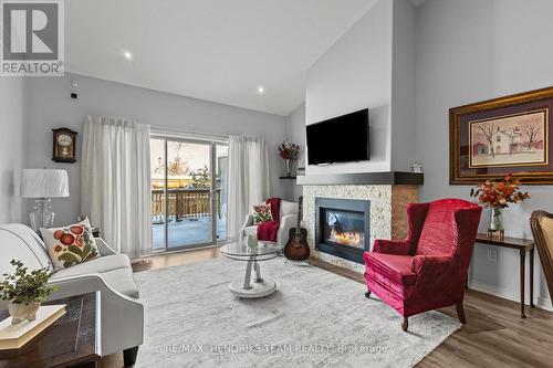 19 - 9440 Eagle Ridge Drive, Niagara Falls (Forestview), ON - Indoor Photo Showing Living Room With Fireplace