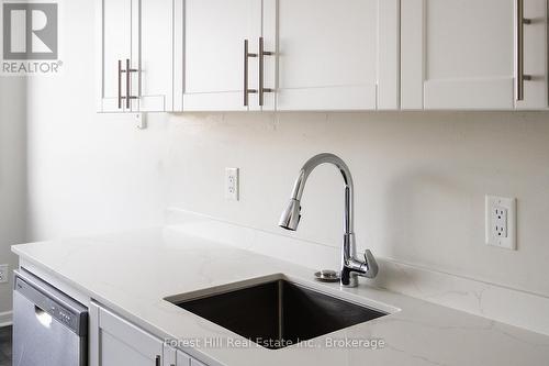 102 - 176 Eighth Street, Collingwood, ON - Indoor Photo Showing Kitchen