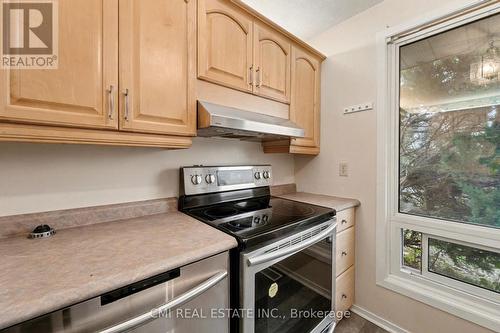 879 Beauclaire Drive, Ottawa, ON - Indoor Photo Showing Kitchen