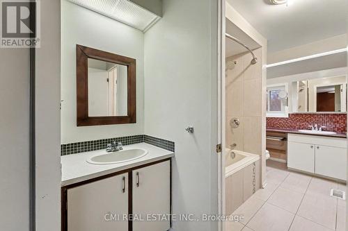 879 Beauclaire Drive, Ottawa, ON - Indoor Photo Showing Bathroom