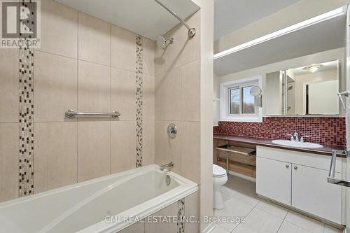 879 Beauclaire Drive, Ottawa, ON - Indoor Photo Showing Bathroom