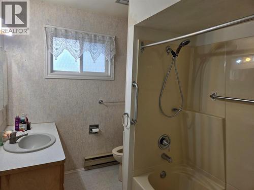 634 Morrison Drive, Keremeos, BC - Indoor Photo Showing Bathroom