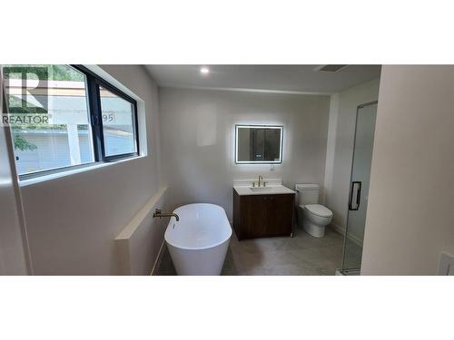 6295 College Road, Grand Forks, BC - Indoor Photo Showing Bathroom