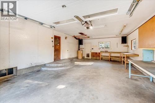 940 Columbia Road, Castlegar, BC - Indoor Photo Showing Garage