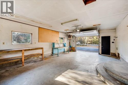 940 Columbia Road, Castlegar, BC - Indoor Photo Showing Garage