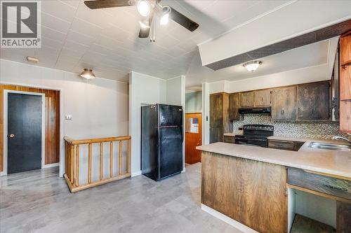 940 Columbia Road, Castlegar, BC - Indoor Photo Showing Kitchen With Double Sink