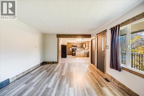 940 Columbia Road, Castlegar, BC - Indoor Photo Showing Other Room