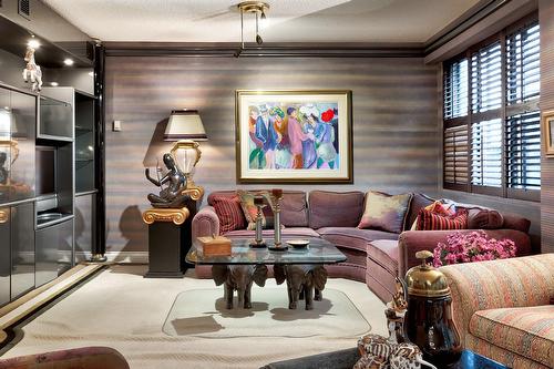 Living room - 205-5720 Av. Rembrandt, Côte-Saint-Luc, QC - Indoor Photo Showing Living Room