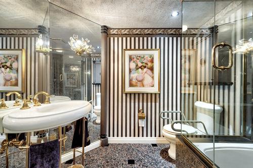 Bathroom - 205-5720 Av. Rembrandt, Côte-Saint-Luc, QC - Indoor Photo Showing Other Room