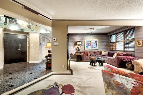 Living room - 205-5720 Av. Rembrandt, Côte-Saint-Luc, QC - Indoor