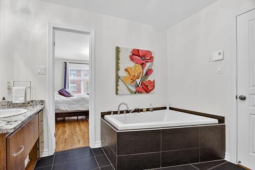 Salle de bains - 3-8100 Rue De Londres, Brossard, QC - Indoor Photo Showing Bathroom