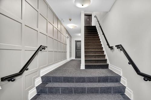 Escalier - 3-8100 Rue De Londres, Brossard, QC - Indoor Photo Showing Other Room