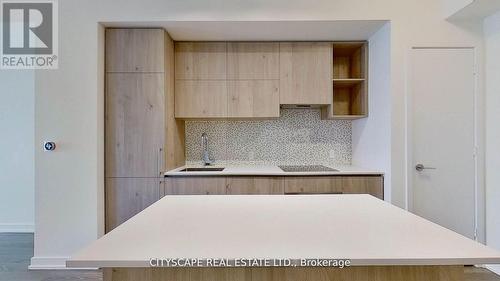 1706 - 1 Yorkville Avenue, Toronto, ON - Indoor