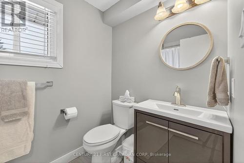 3 - 35 Waterman Avenue, London South (South R), ON - Indoor Photo Showing Bathroom