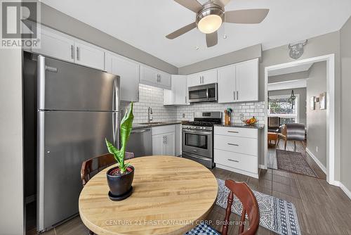 3 - 35 Waterman Avenue, London South (South R), ON - Indoor Photo Showing Kitchen With Upgraded Kitchen