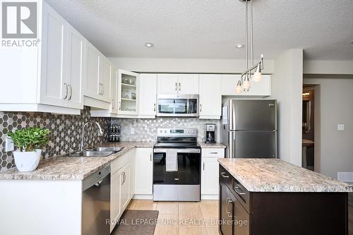 118 Roselawn Crescent, Welland (Coyle Creek), ON - Indoor Photo Showing Kitchen With Double Sink With Upgraded Kitchen