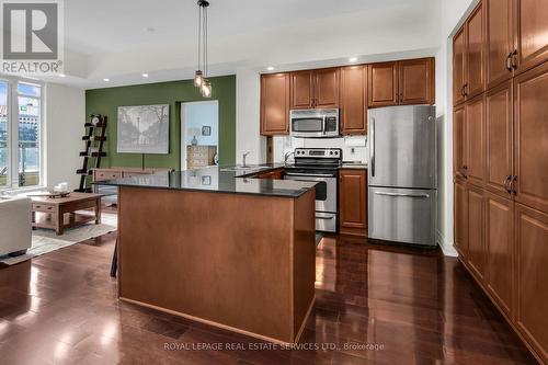 Ph105 - 8 Scollard Street, Toronto, ON - Indoor Photo Showing Kitchen