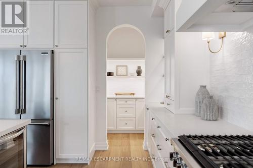 684 Peele Boulevard, Burlington, ON - Indoor Photo Showing Kitchen
