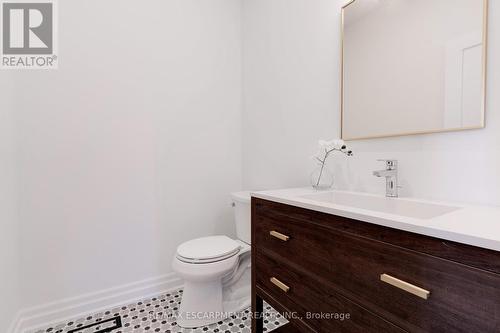 684 Peele Boulevard, Burlington, ON - Indoor Photo Showing Bathroom