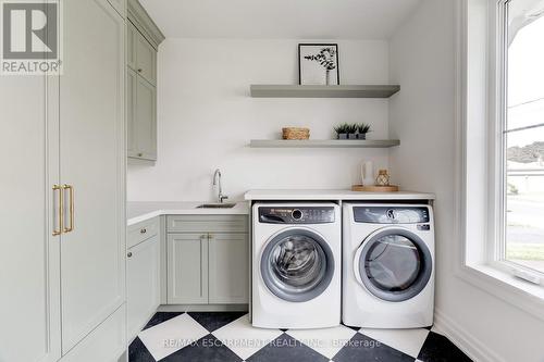 684 Peele Boulevard, Burlington, ON - Indoor Photo Showing Laundry Room