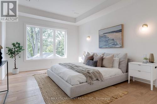 684 Peele Boulevard, Burlington, ON - Indoor Photo Showing Bedroom