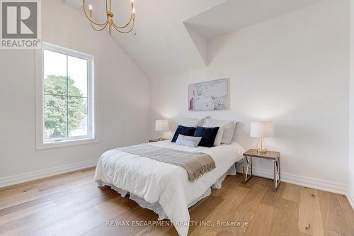 684 Peele Boulevard, Burlington, ON - Indoor Photo Showing Bedroom