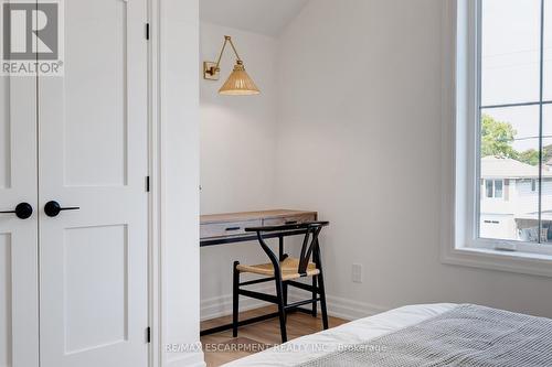 684 Peele Boulevard, Burlington, ON - Indoor Photo Showing Bedroom