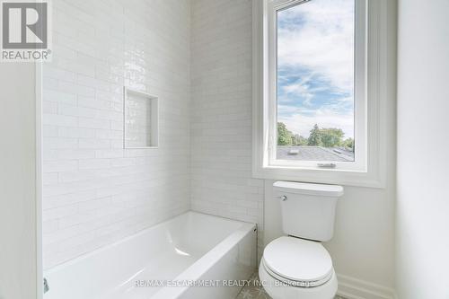 684 Peele Boulevard, Burlington, ON - Indoor Photo Showing Bathroom